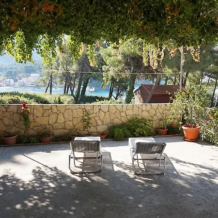 House Uljana - Two Bedroom With Terrace 3 דירה *